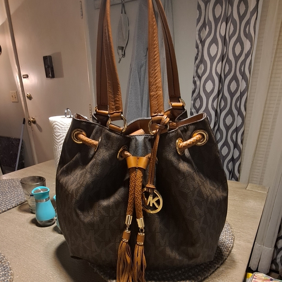 MICHAEL KORS LODLOW SATCHE TOTE Bag - Picture 12 of 16